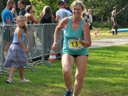 family-_and_friends_tria_2020_102_20220409_2012943861