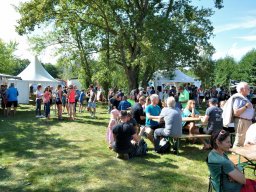 family-_and_friends_tria_2020_109_20220409_1102799986