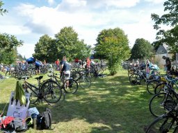 family-_and_friends_tria_2020_111_20220409_1083927163