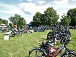 family-_and_friends_tria_2020_112_20220409_2057353106