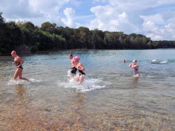 family-_and_friends_tria_2020_26_20220409_1761430460