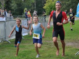 family-_and_friends_tria_2020_46_20220409_1067457202