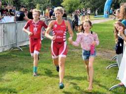 family-_and_friends_tria_2020_57_20220409_1848705534