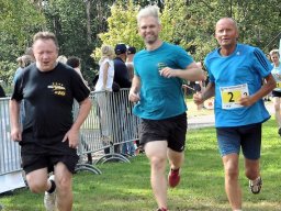 family-_and_friends_tria_2020_70_20220409_1798430899