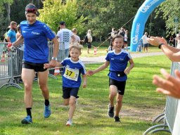 family-_and_friends_tria_2020_94_20220409_1067062786